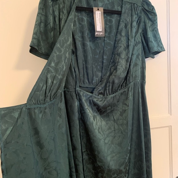 Leaf printed satin tie wrap dress - Picture 3 of 4